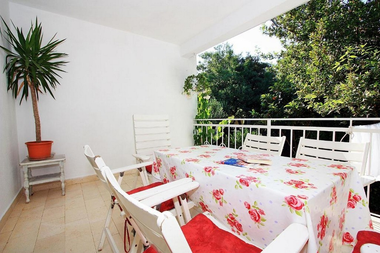 2-Zimmer-Haus mit Terrasse Mirca, Brac K-24033