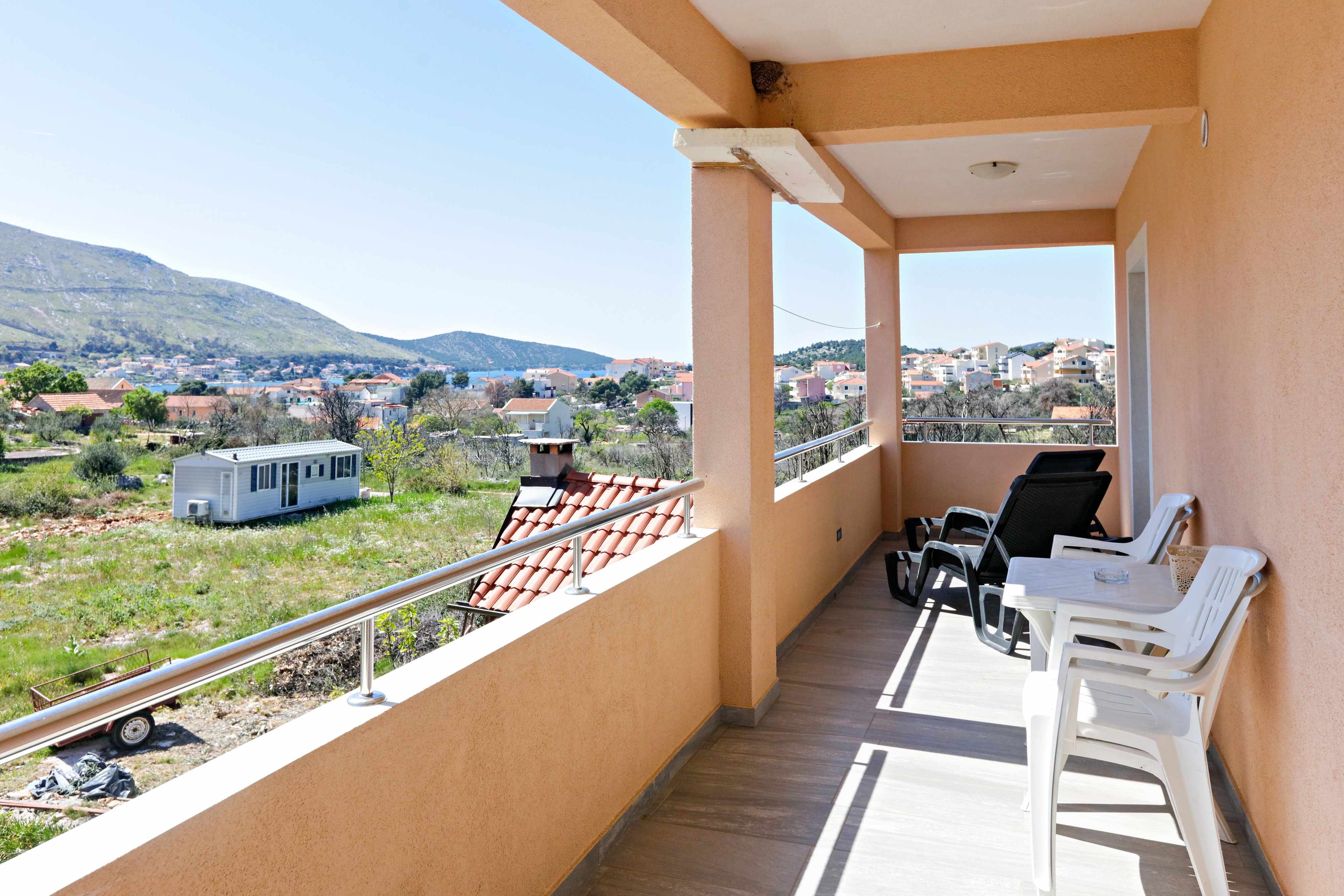1-Zimmer-Ferienwohnung mit Balkon Grebastica, Sibenik A-24046-c