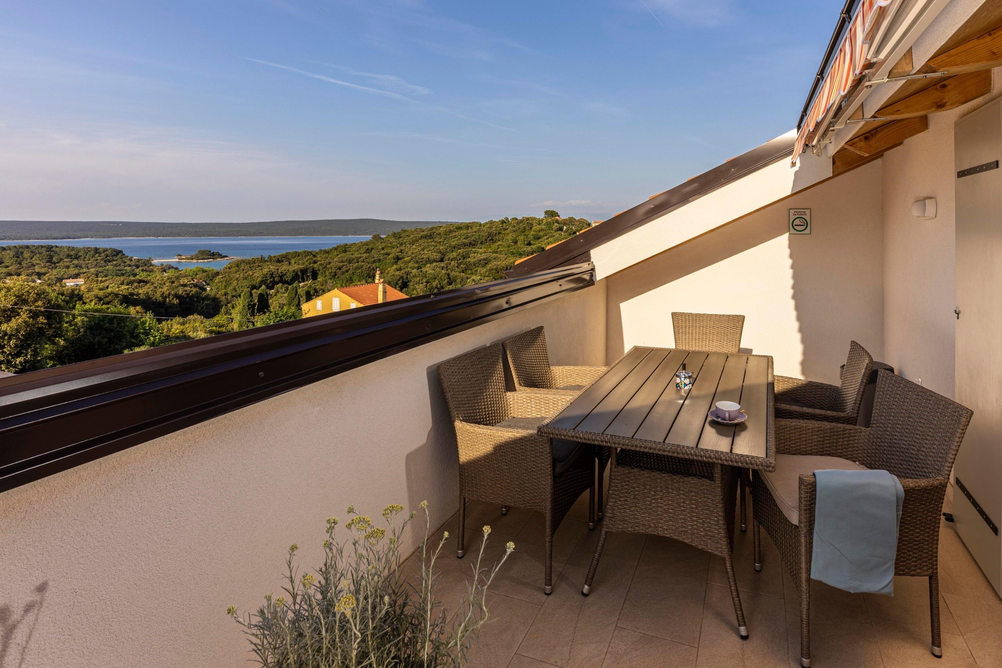 2-Zimmer-Ferienwohnung mit Terrasse und Meerblick Sveti Jakov (Losinj)