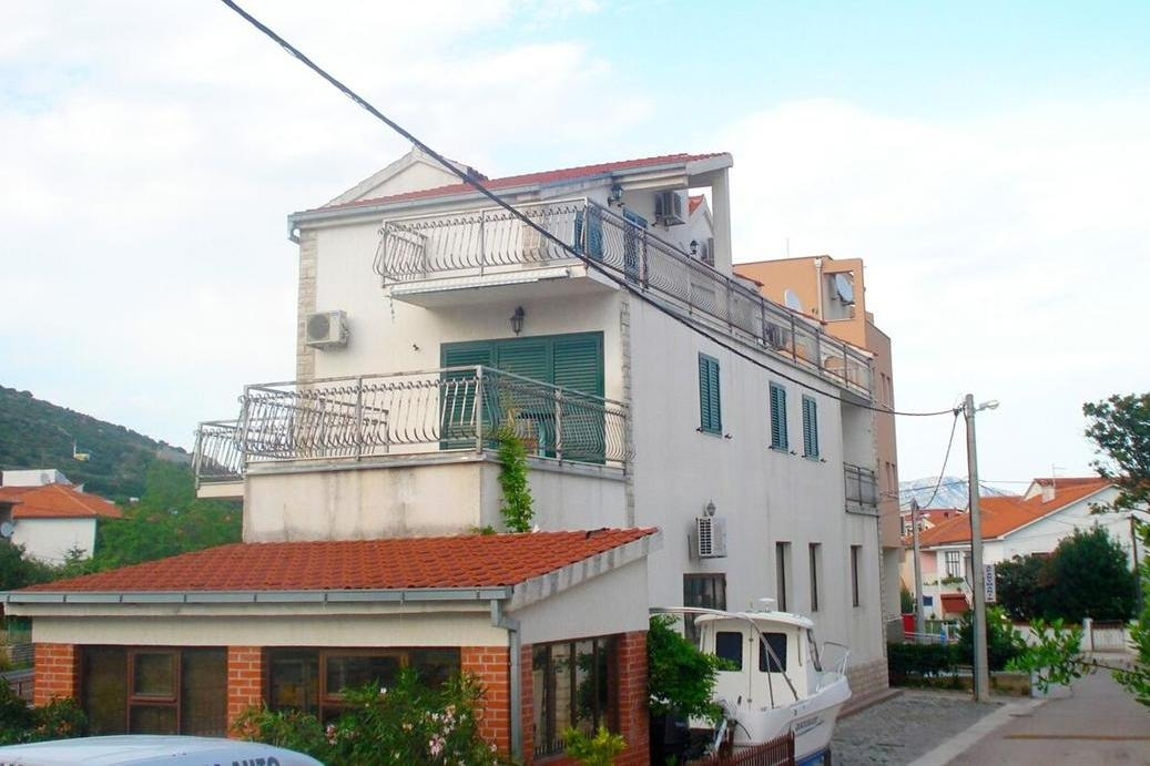 1-Zimmer-Ferienwohnung mit Balkon und Meerblick Trogir A-24168-a