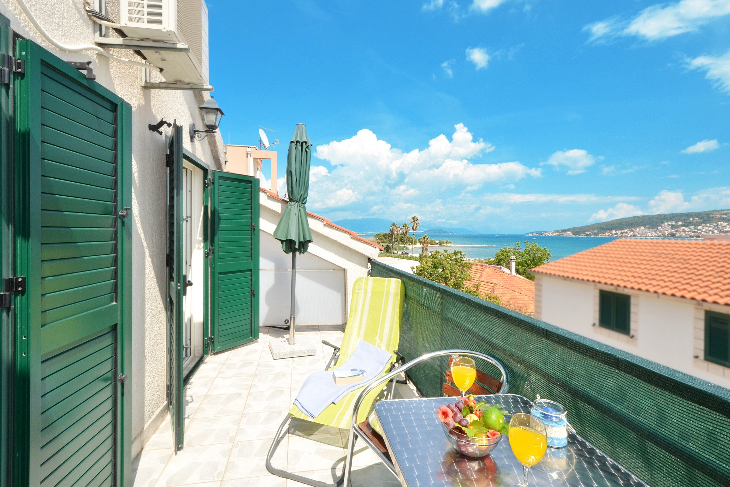 1-Zimmer-Ferienwohnung mit Balkon und Meerblick Trogir A-24168-b