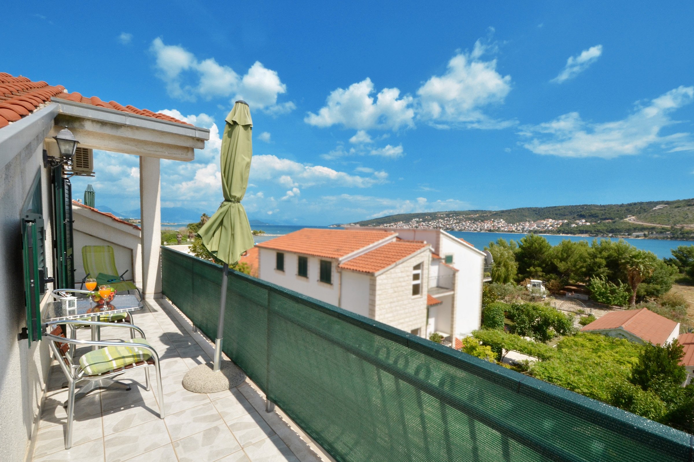 1-Zimmer-Ferienwohnung mit Balkon und Meerblick Trogir A-24168-c