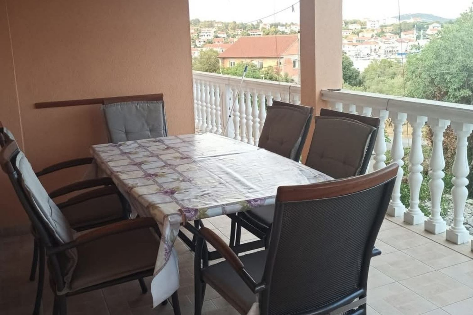 2-Zimmer-Ferienwohnung mit Terrasse Jezera (Murter) A-24202-a