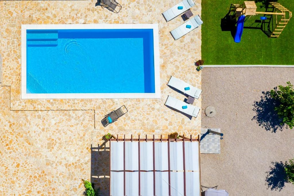 3-Zimmer-Haus mit Terrasse Vrpolje, Sibenik K-24345