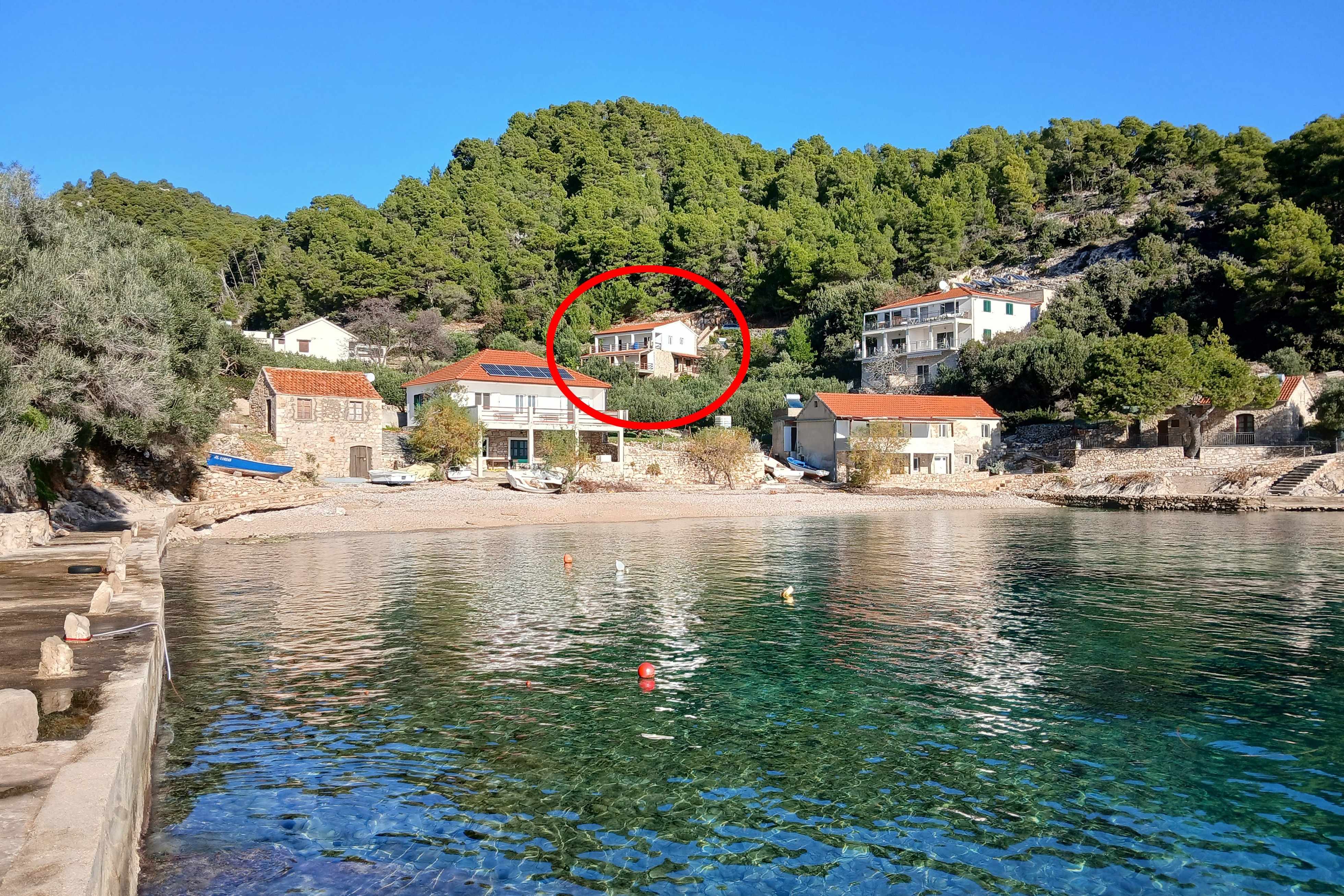2-Zimmer-Ferienwohnung mit Terrasse und Meerblick Bucht Torac, Hvar A-