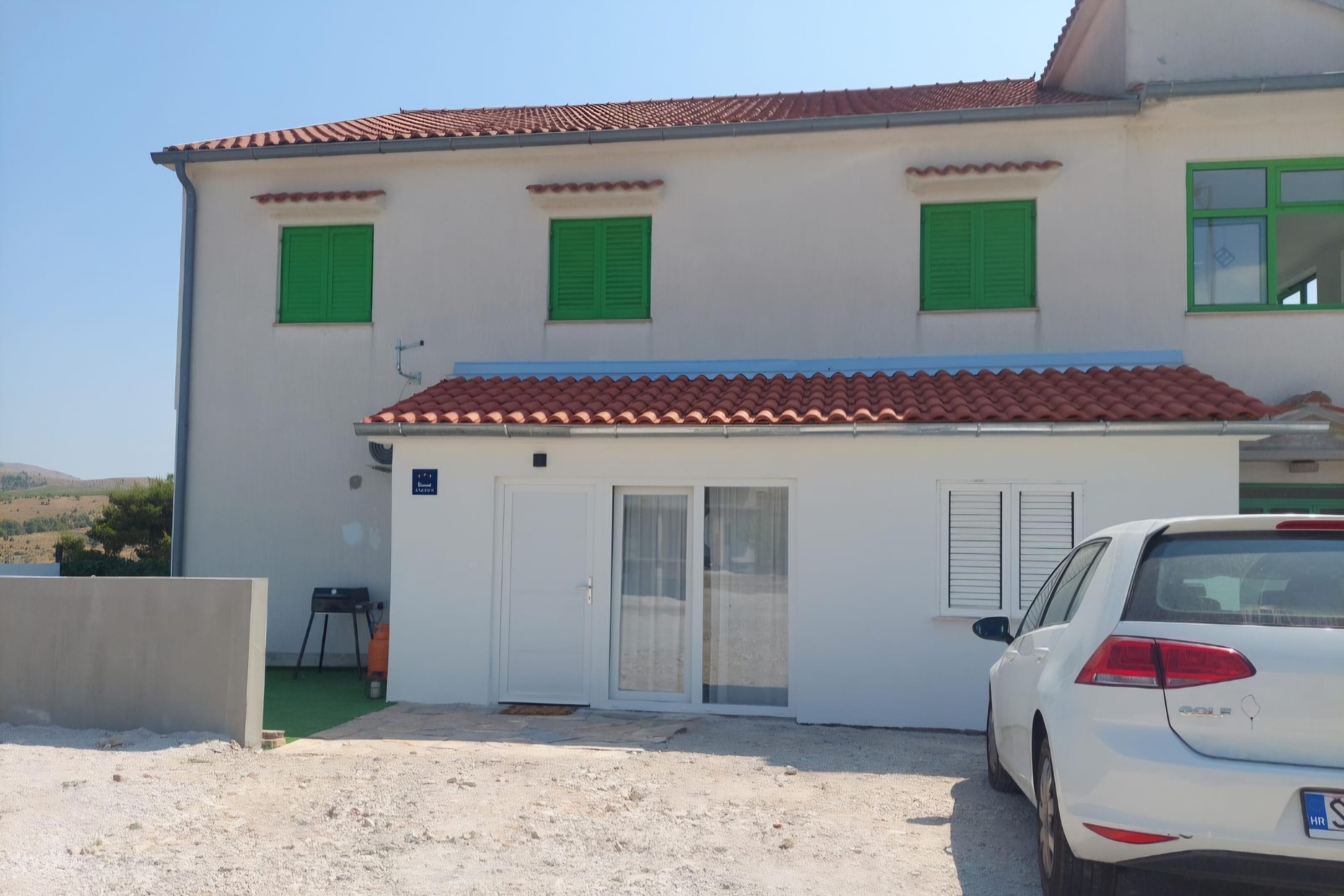 2-Zimmer-Ferienwohnung mit Terrasse Vrpolje, Sibenik A-24474-a