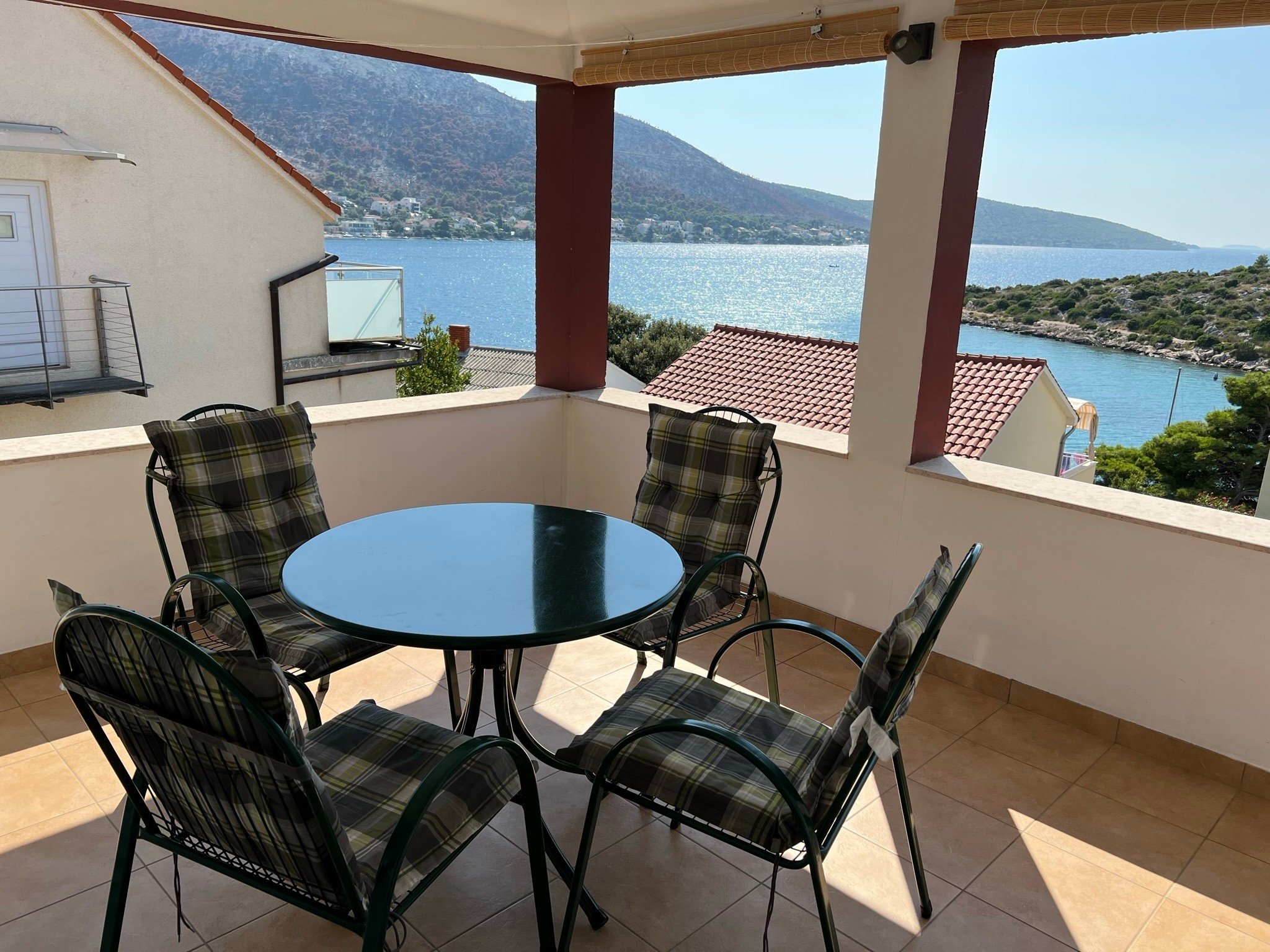 2-Zimmer-Ferienwohnung mit Terrasse und Meerblick Grebastica, Sibenik