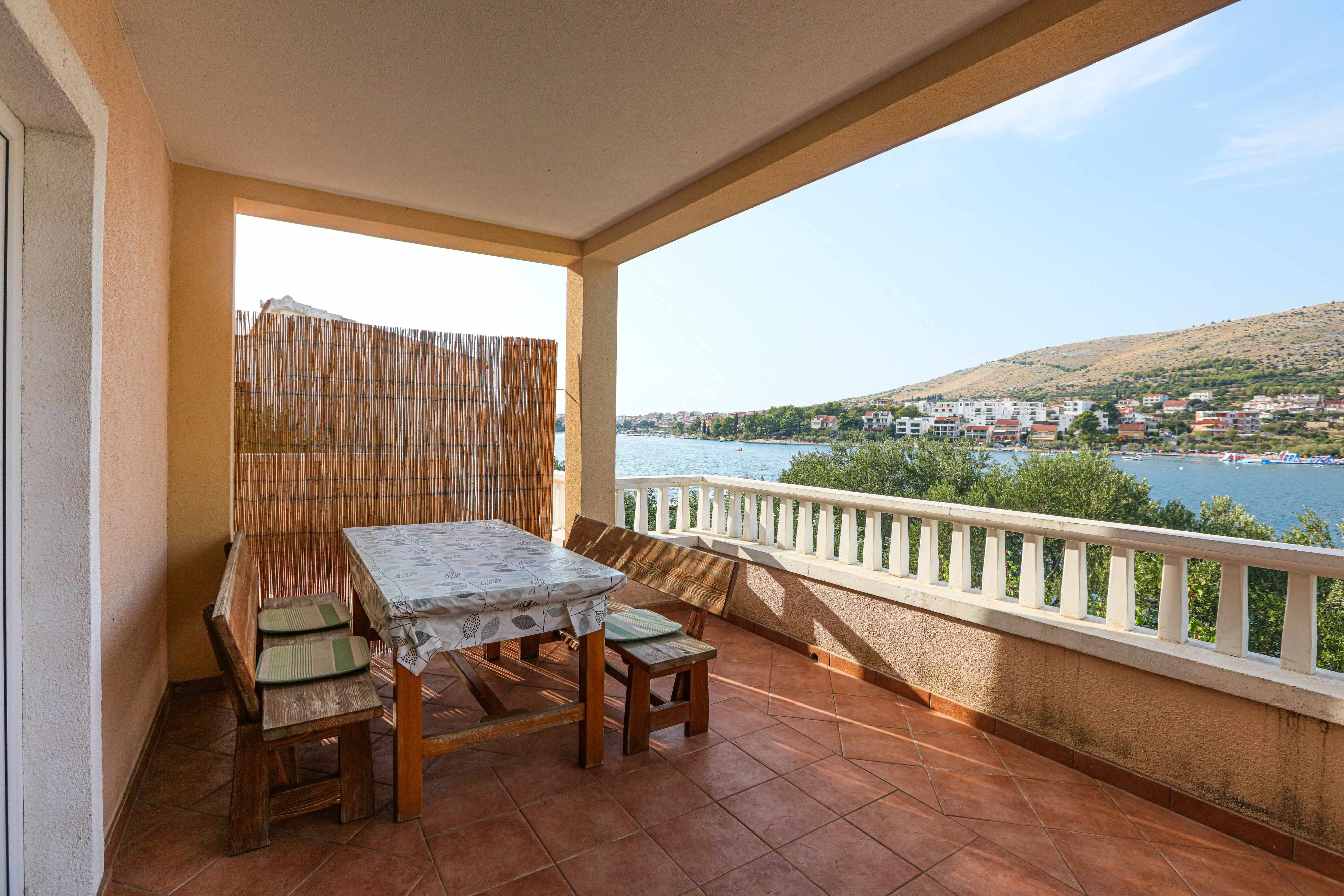 2-Zimmer-Ferienwohnung am Strand Sparadici, Sibenik A-24300-b