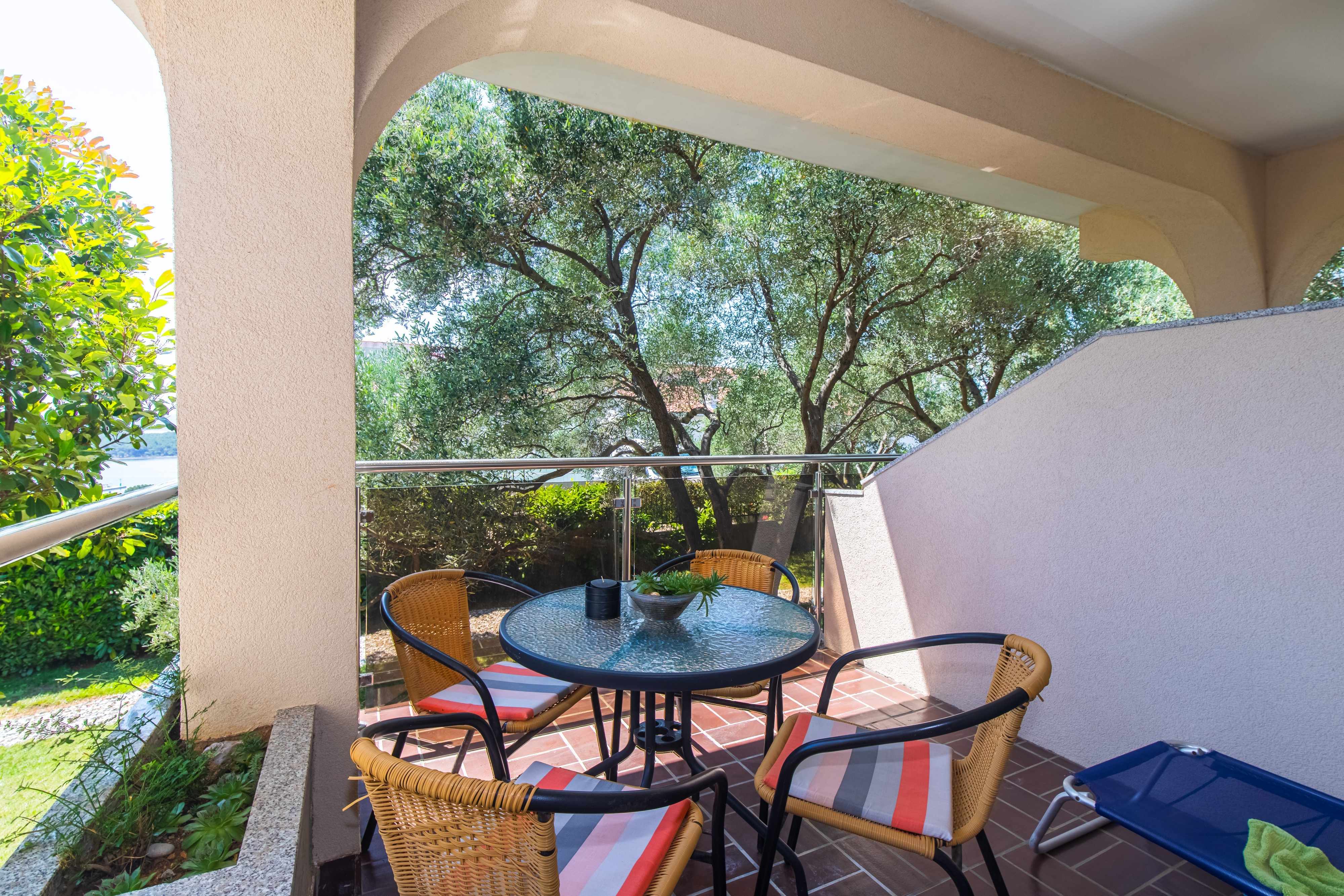 1-Zimmer-Ferienwohnung mit Terrasse Punat (Krk) A-24859-a