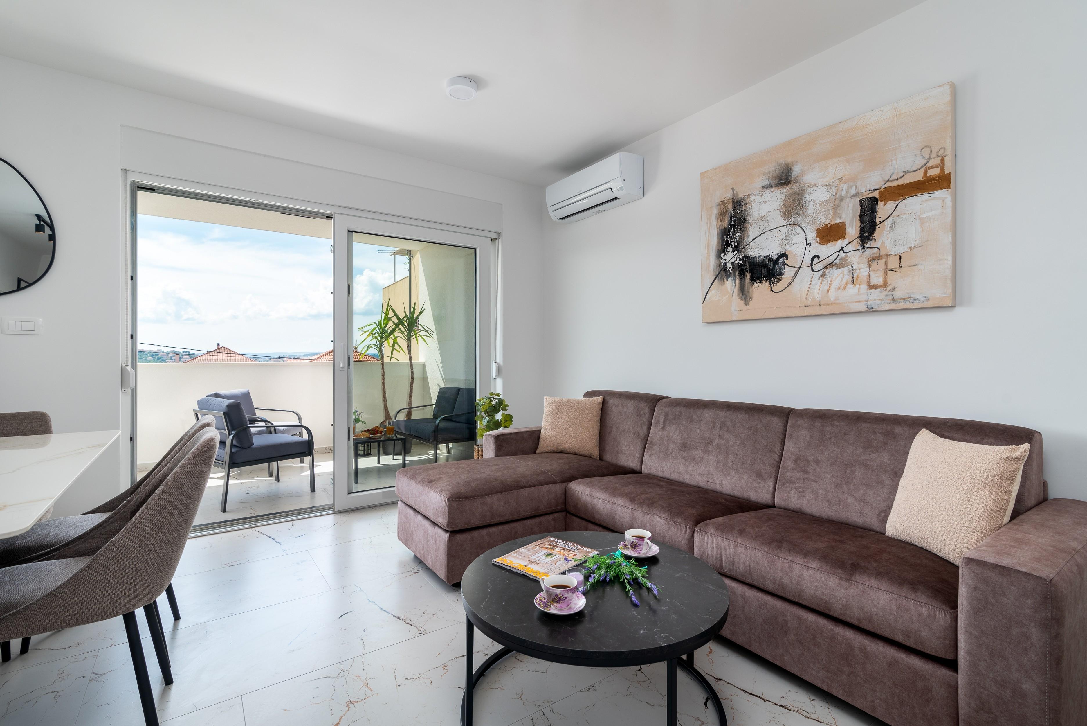 2-Zimmer-Ferienwohnung mit Terrasse Trogir A-24927-a