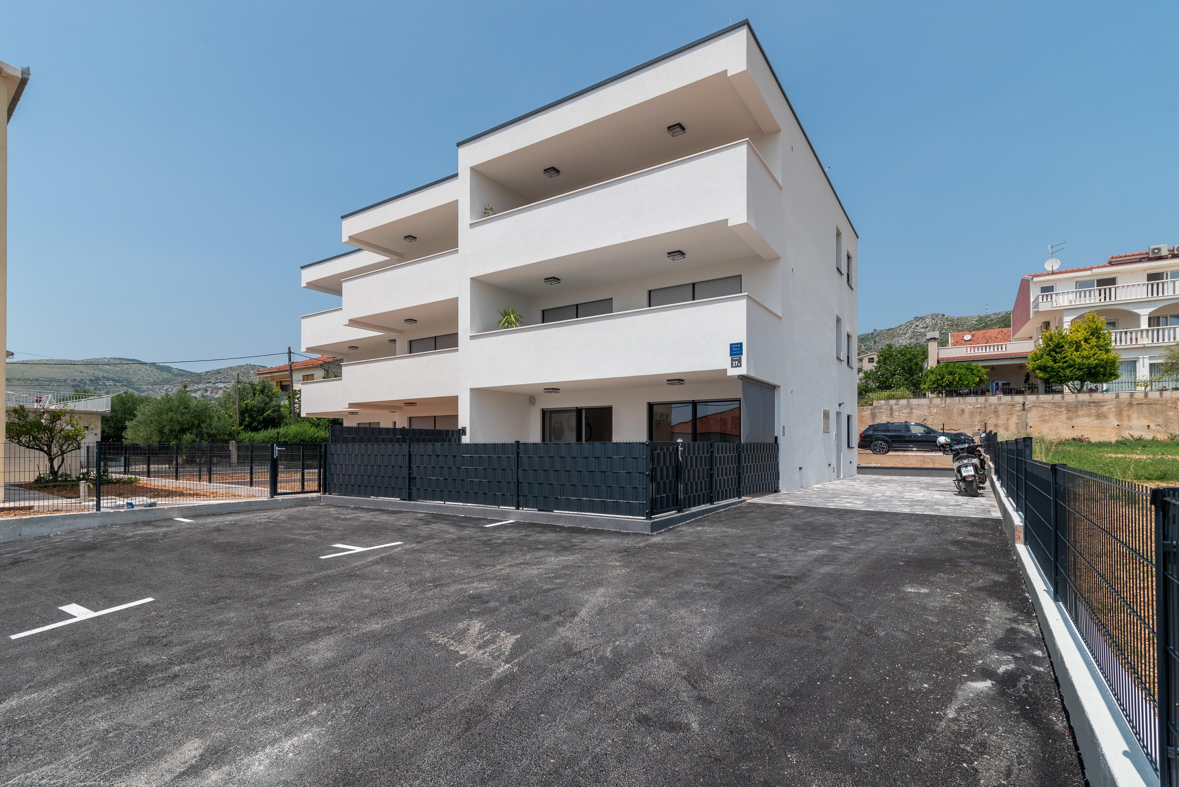 2-Zimmer-Ferienwohnung mit Terrasse Trogir A-24927-a