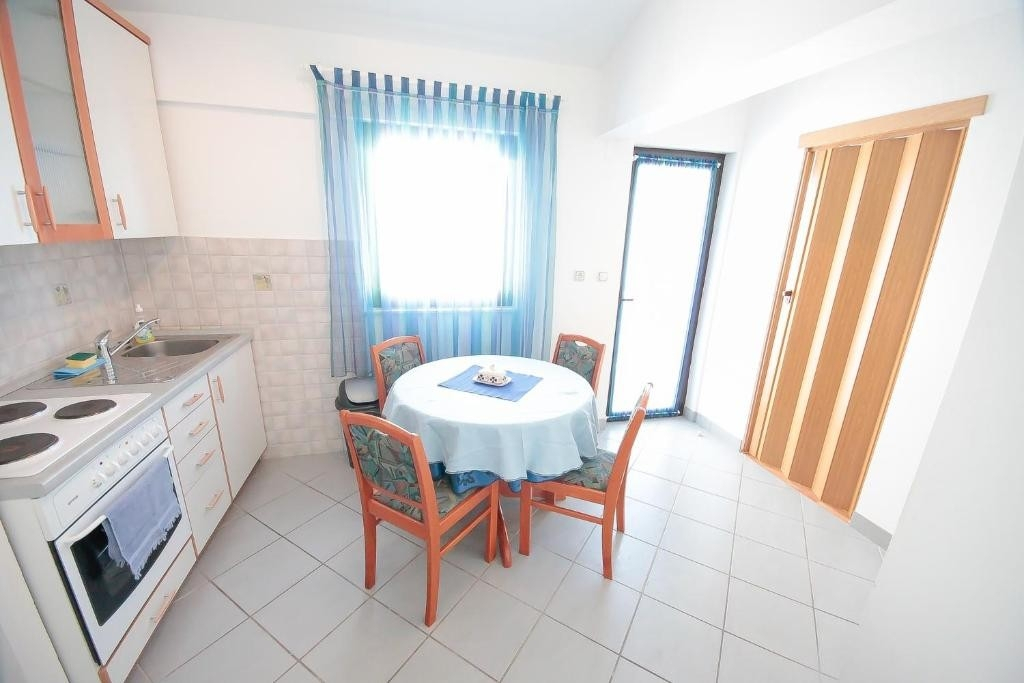 2-Zimmer-Ferienwohnung mit Terrasse Vodice A-24938-b