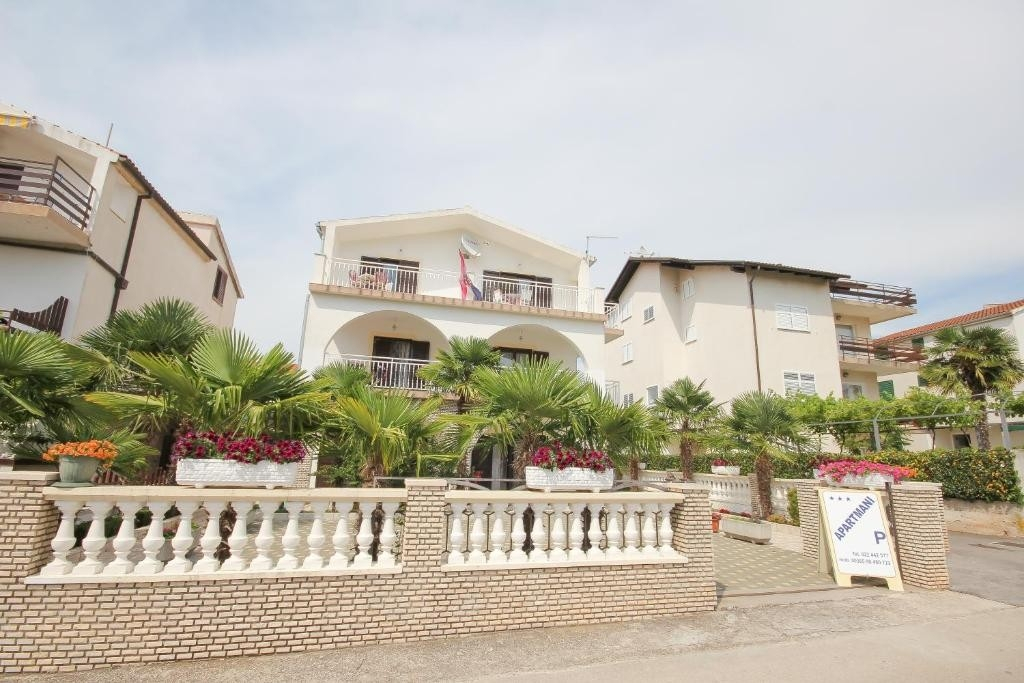2-Zimmer-Ferienwohnung mit Terrasse Vodice A-24938-b