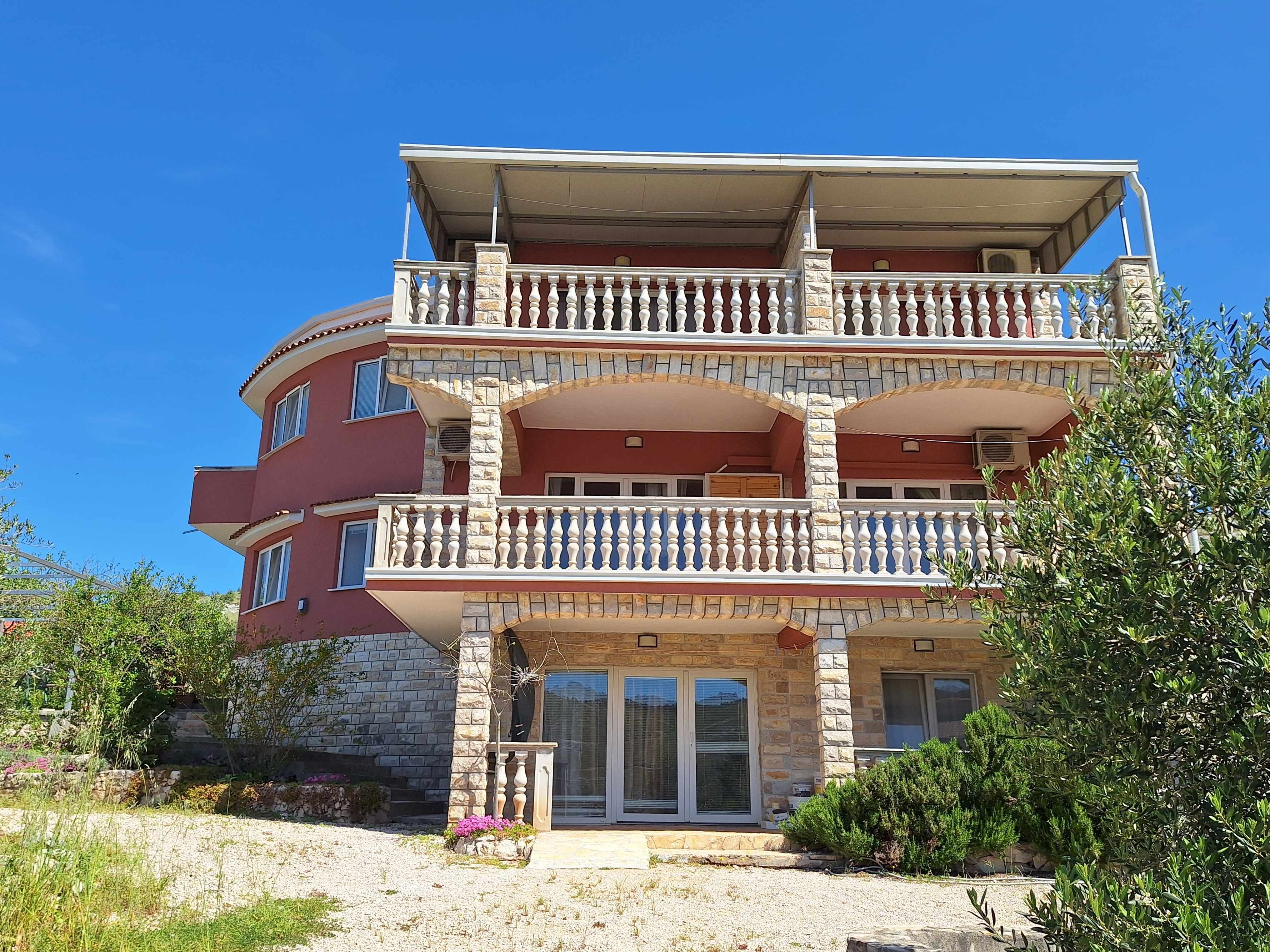 2-Zimmer-Ferienwohnung mit Terrasse und Meerblick Grebastica, Sibenik