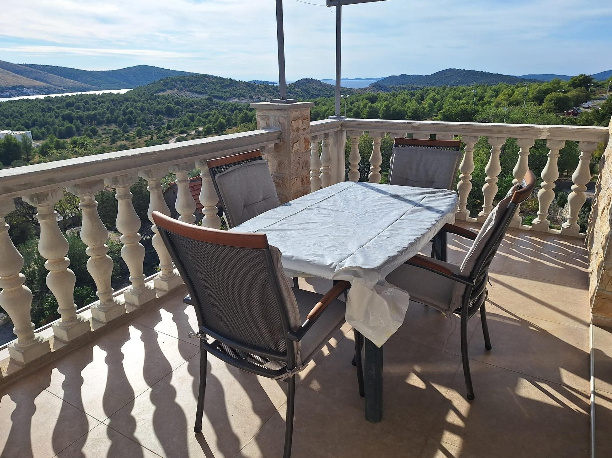 2-Zimmer-Ferienwohnung mit Terrasse und Meerblick Grebastica, Sibenik