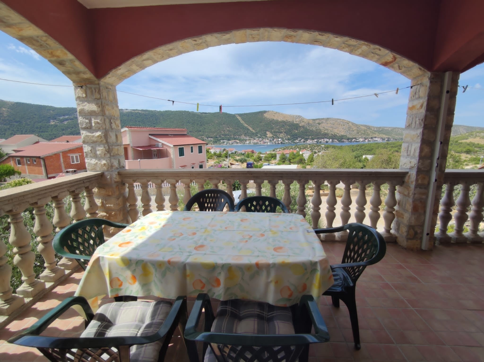 2-Zimmer-Ferienwohnung mit Terrasse und Meerblick Grebastica, Sibenik