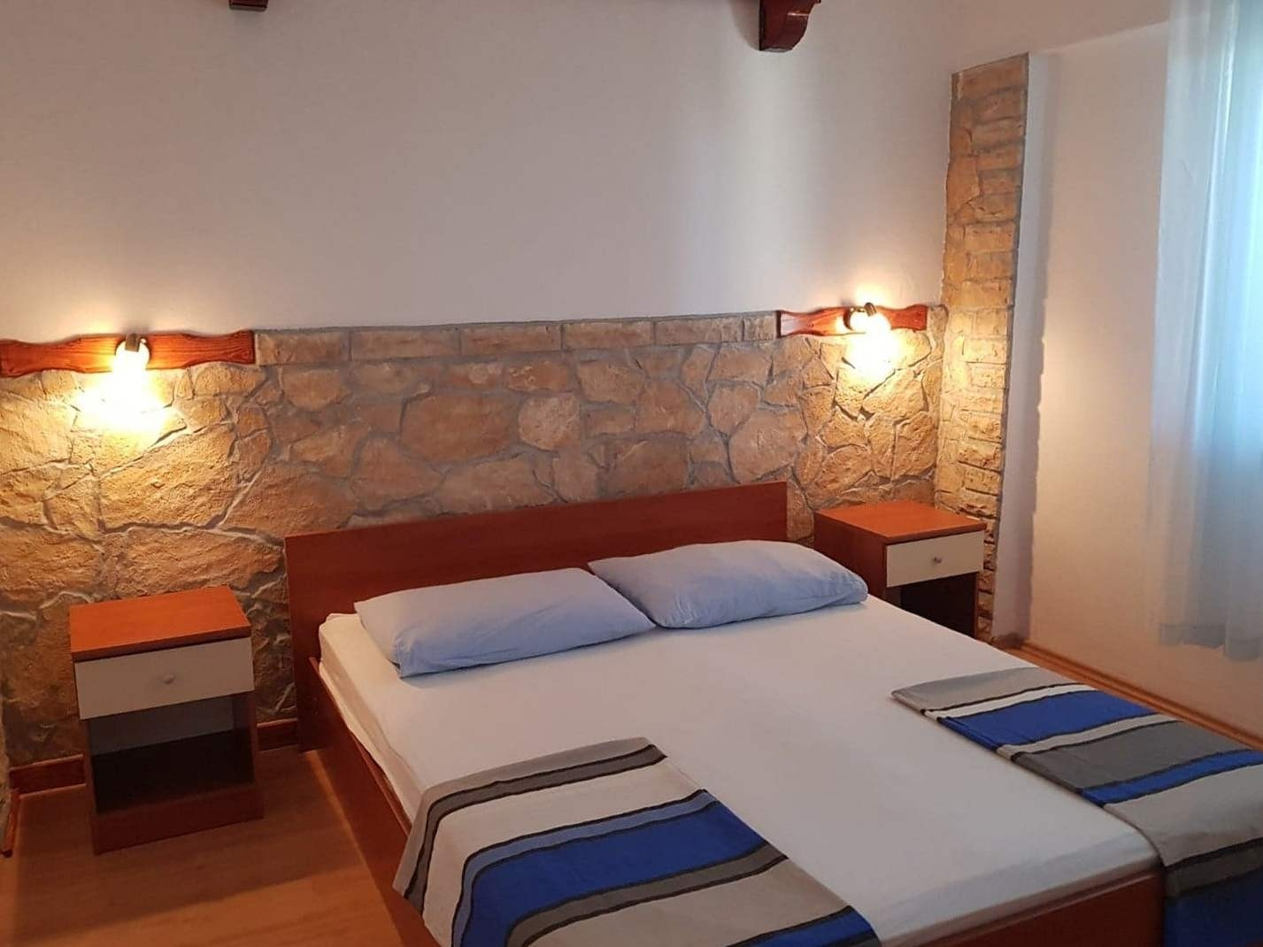 2-Zimmer-Ferienwohnung mit Terrasse Grebastica, Sibenik A-24934-e