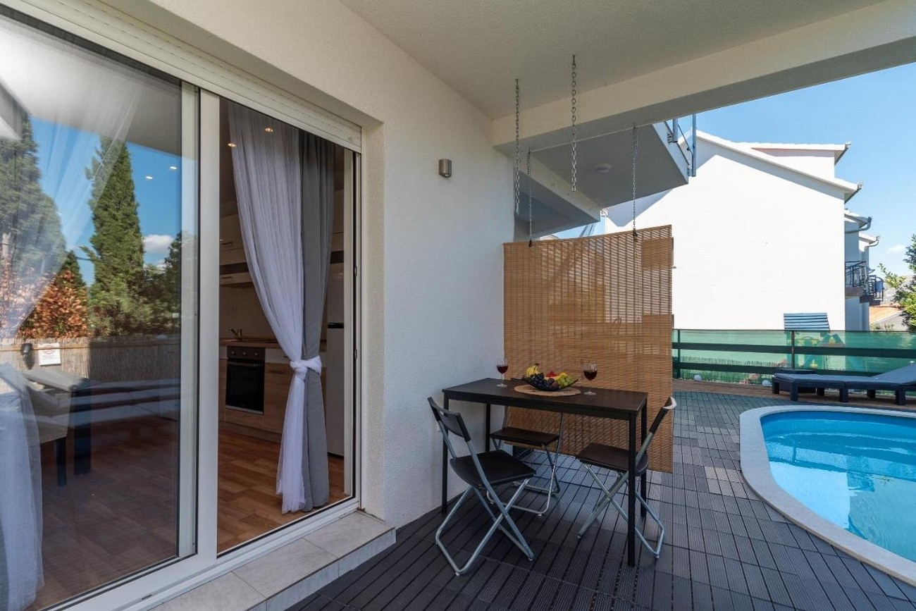 1-Zimmer-Ferienwohnung mit Terrasse Mastrinka, Ciovo A-23984-c