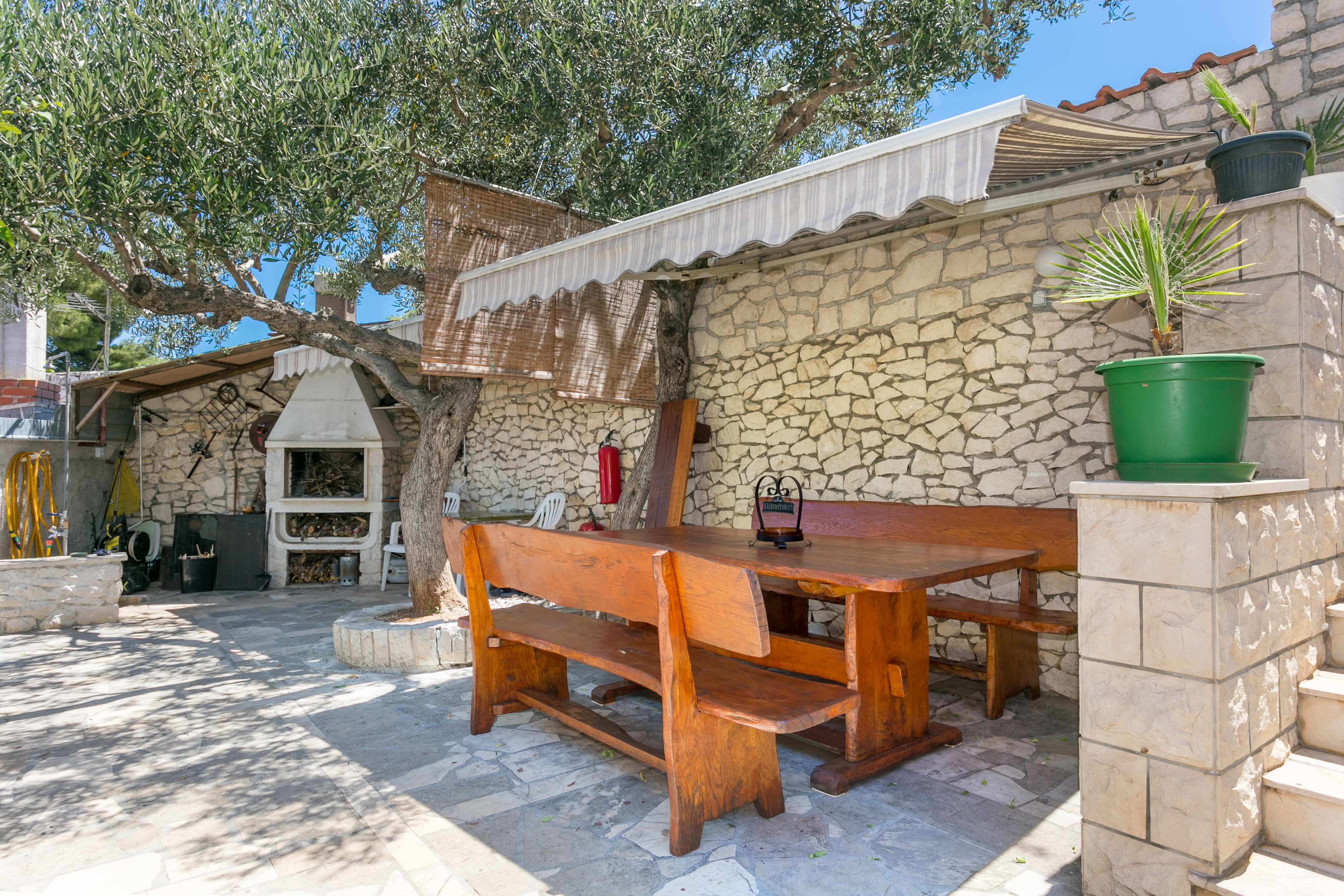 2-Zimmer-Ferienwohnung mit Terrasse Supetar, Brac A-5670-d
