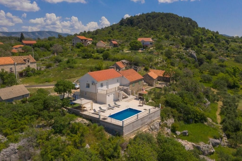 3-Zimmer-Haus mit Terrasse Vrpolje, Sibenik K-25004