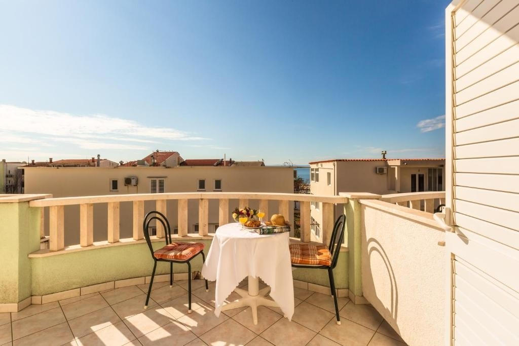 Zimmer mit Balkon Tucepi, Makarska S-24679-a