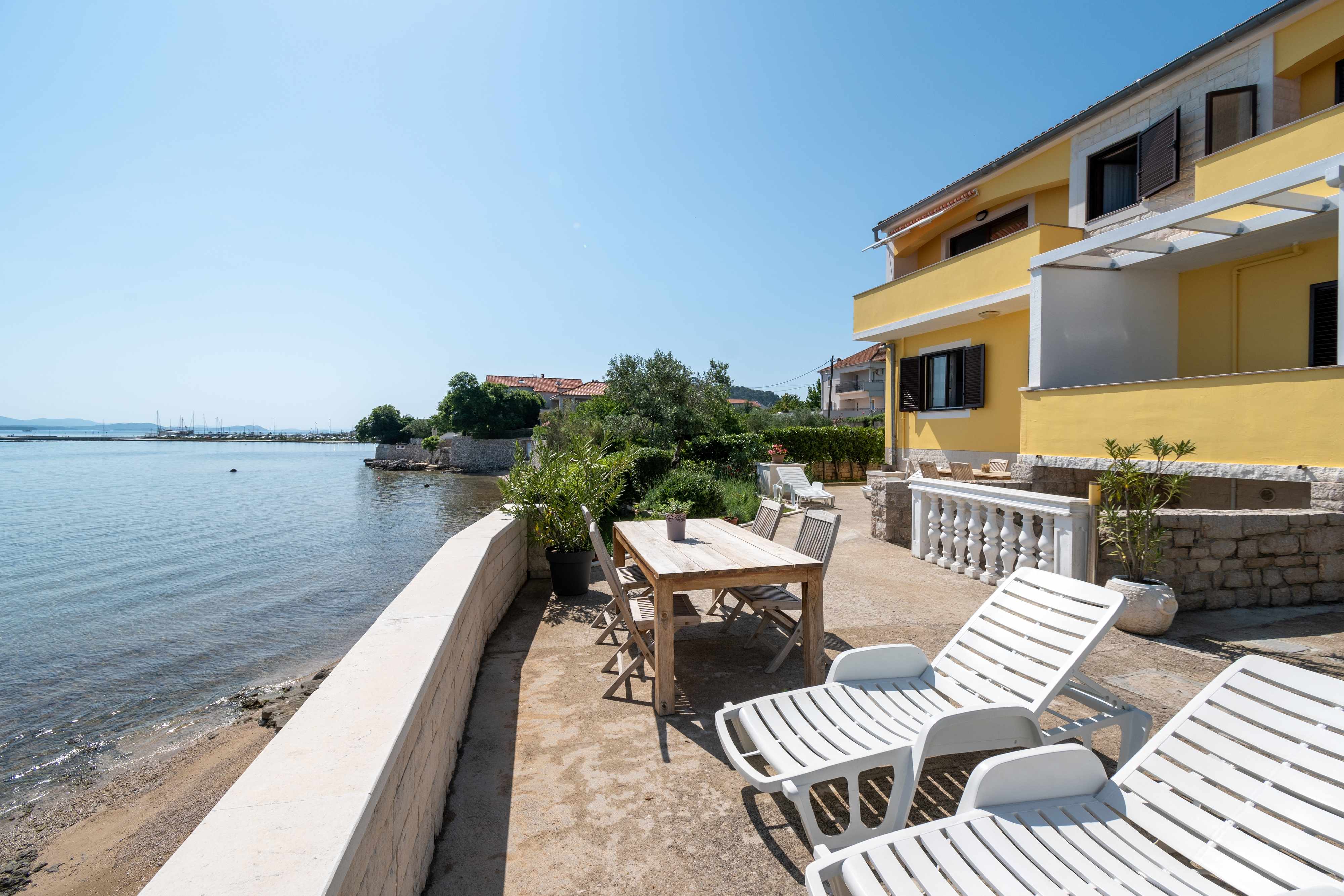 2-Zimmer-Ferienwohnung am Strand Tkon, Pasman A-6262-a