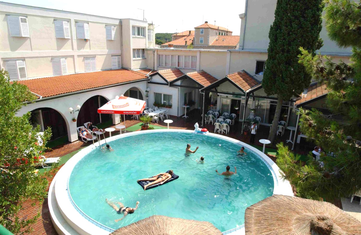 Hotel BOROVNIK