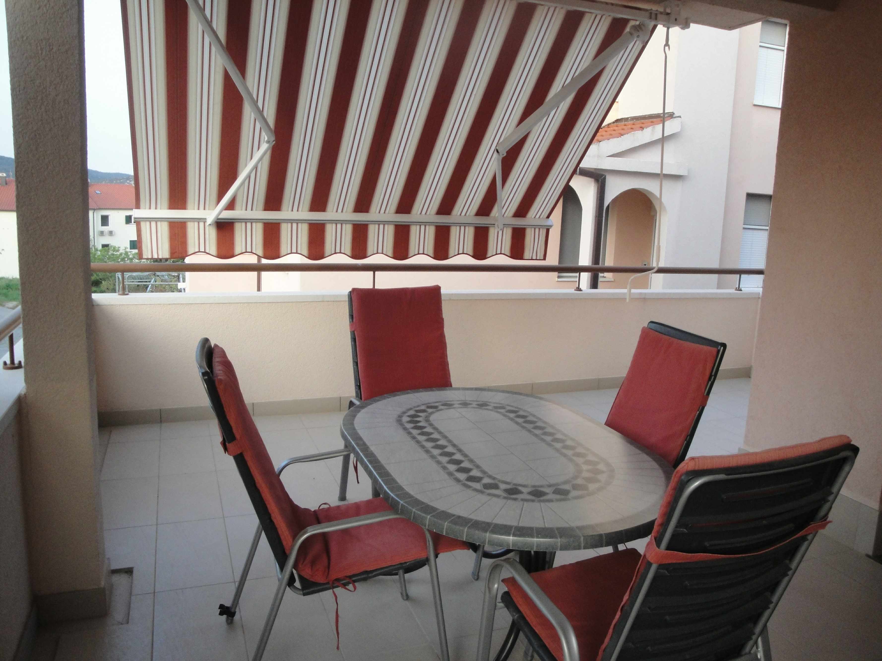 2-Zimmer-Ferienwohnung mit Terrasse und Meerblick Zaboric, Sibenik A-1