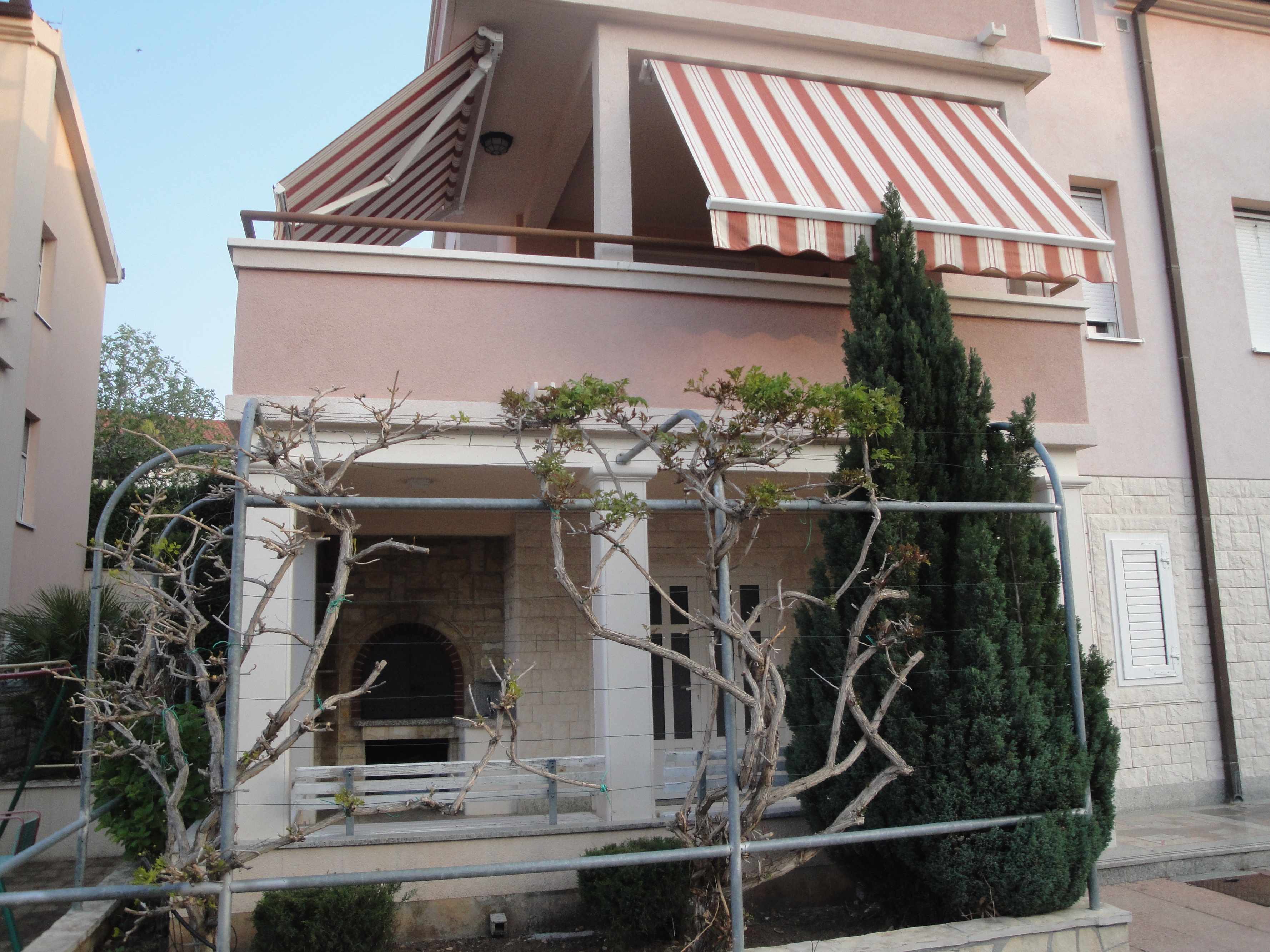 2-Zimmer-Ferienwohnung mit Terrasse und Meerblick Zaboric, Sibenik A-1