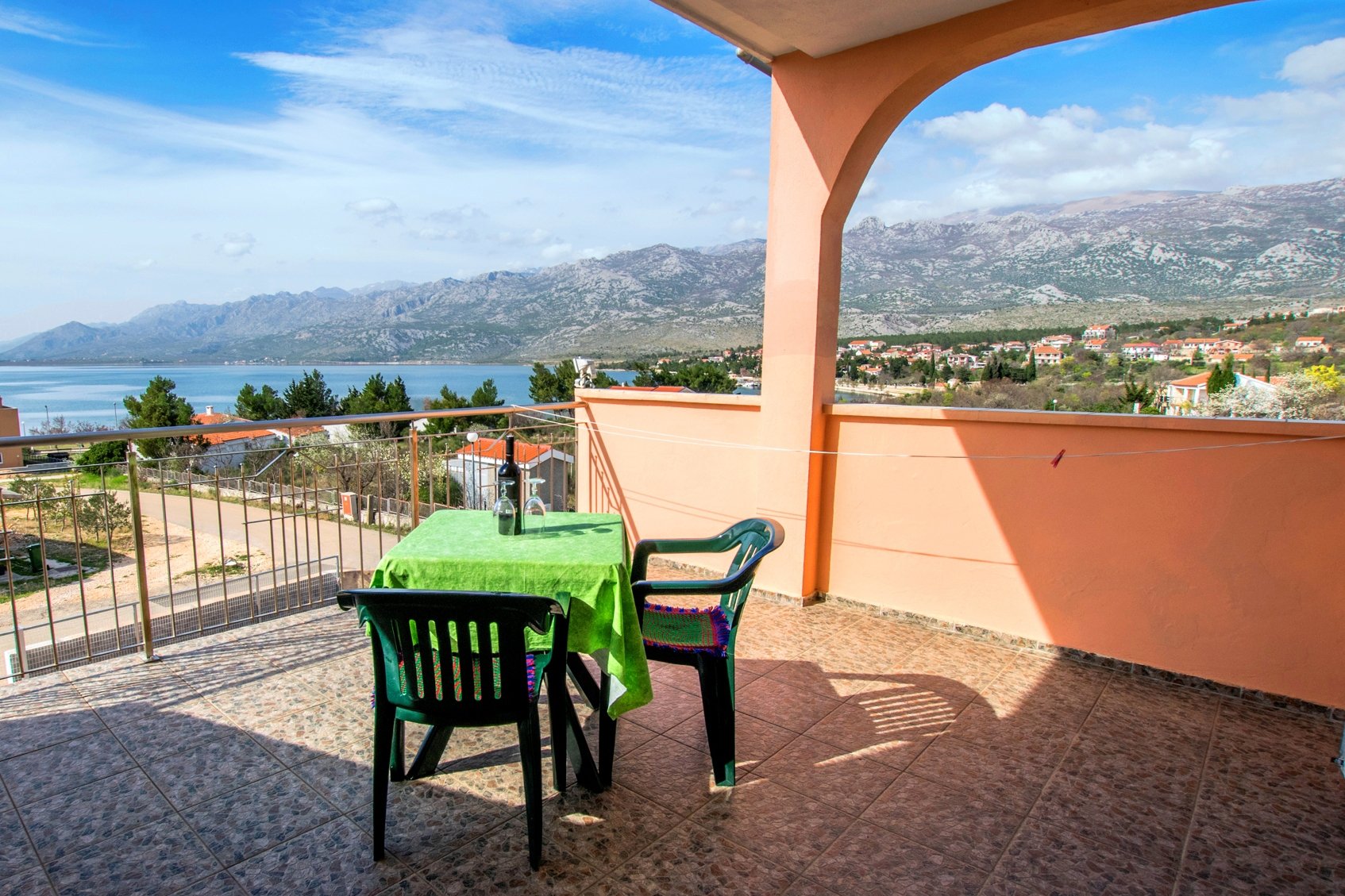 2-Zimmer-Ferienwohnung mit Terrasse und Meerblick Rovanjska, Paklenica