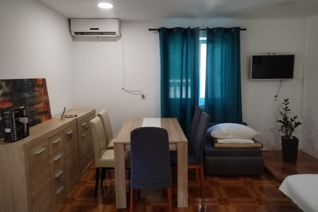 1-Zimmer-Ferienwohnung mit Klima Gornji Karin, Novigrad A-21514-c