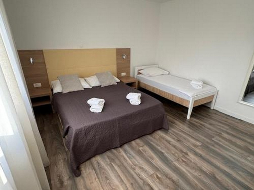 1-Zimmer-Ferienwohnung mit Balkon und Meerblick Zadar A-24099-c