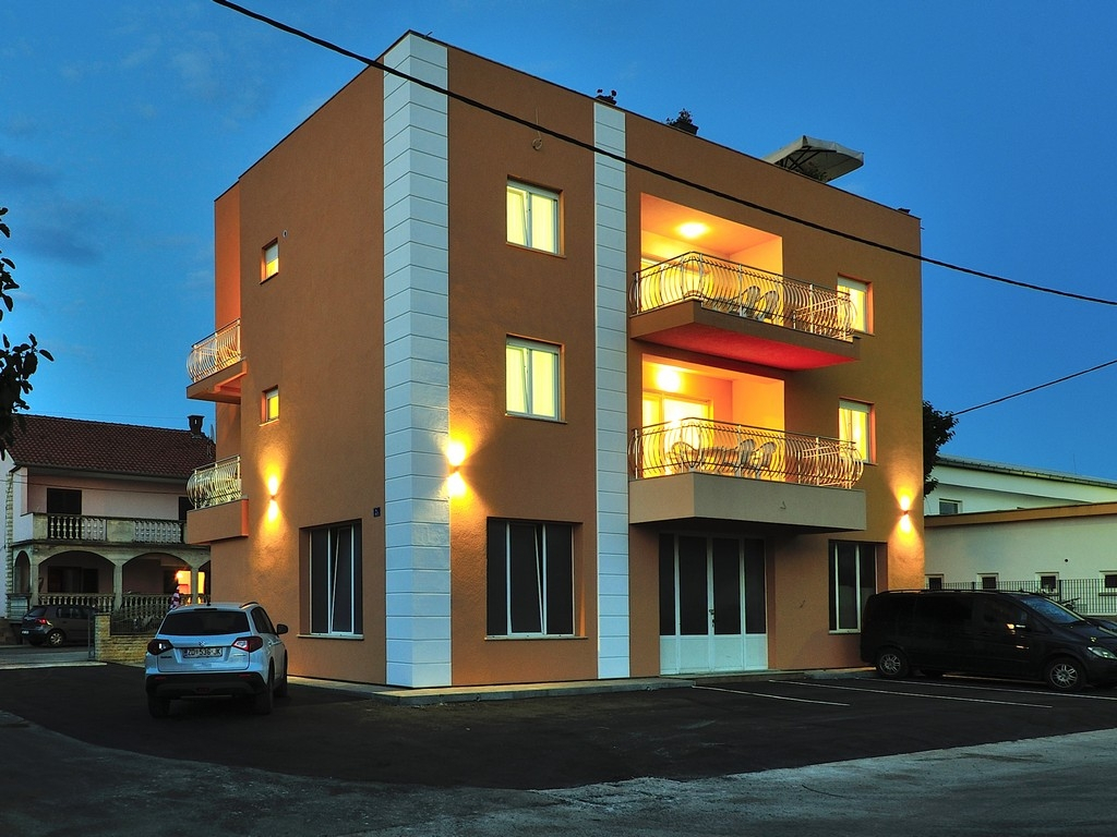 1-Zimmer-Ferienwohnung mit Balkon und Meerblick Zadar A-24099-c