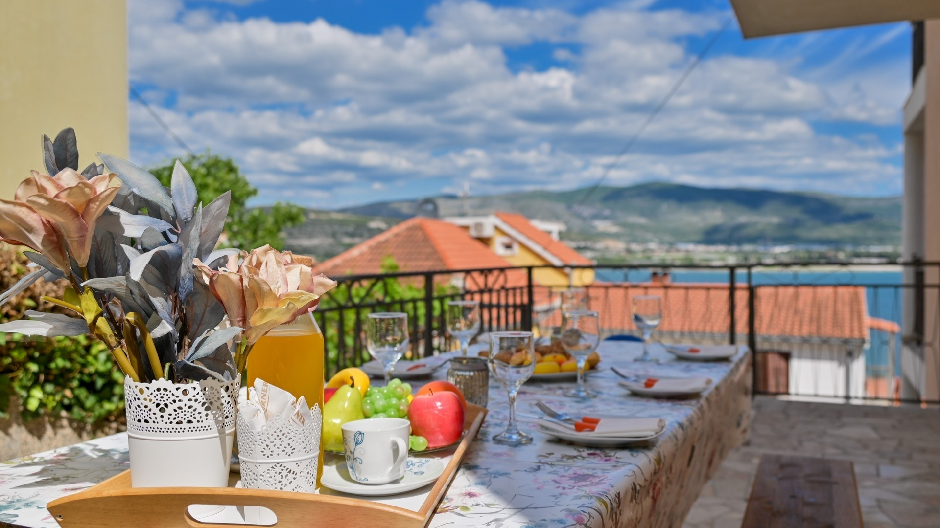 Komfortables Haus mit Terrasse und Meerblick Mastrinka, Ciovo K-25069