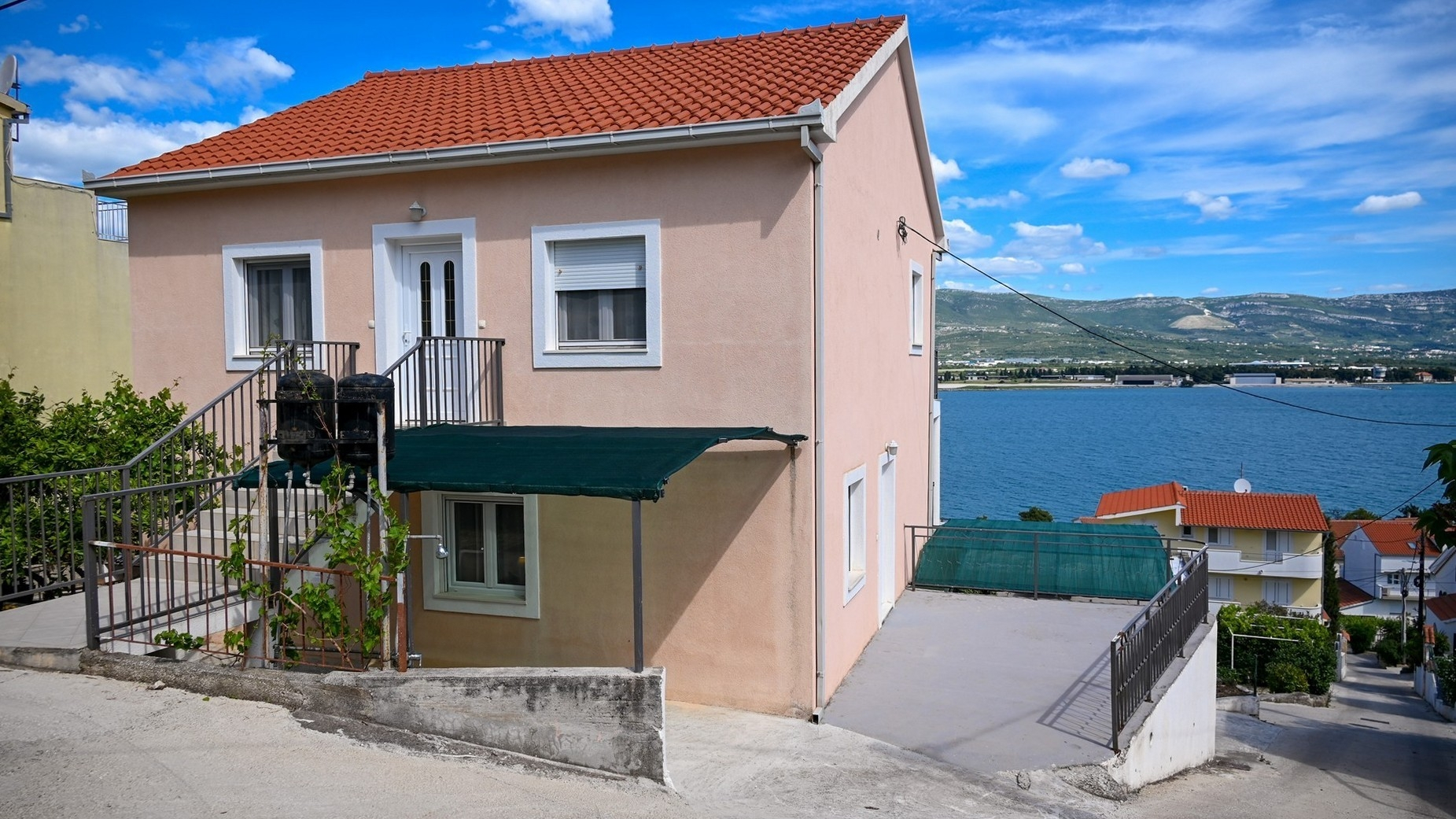 Komfortables Haus mit Terrasse und Meerblick Mastrinka, Ciovo K-25069