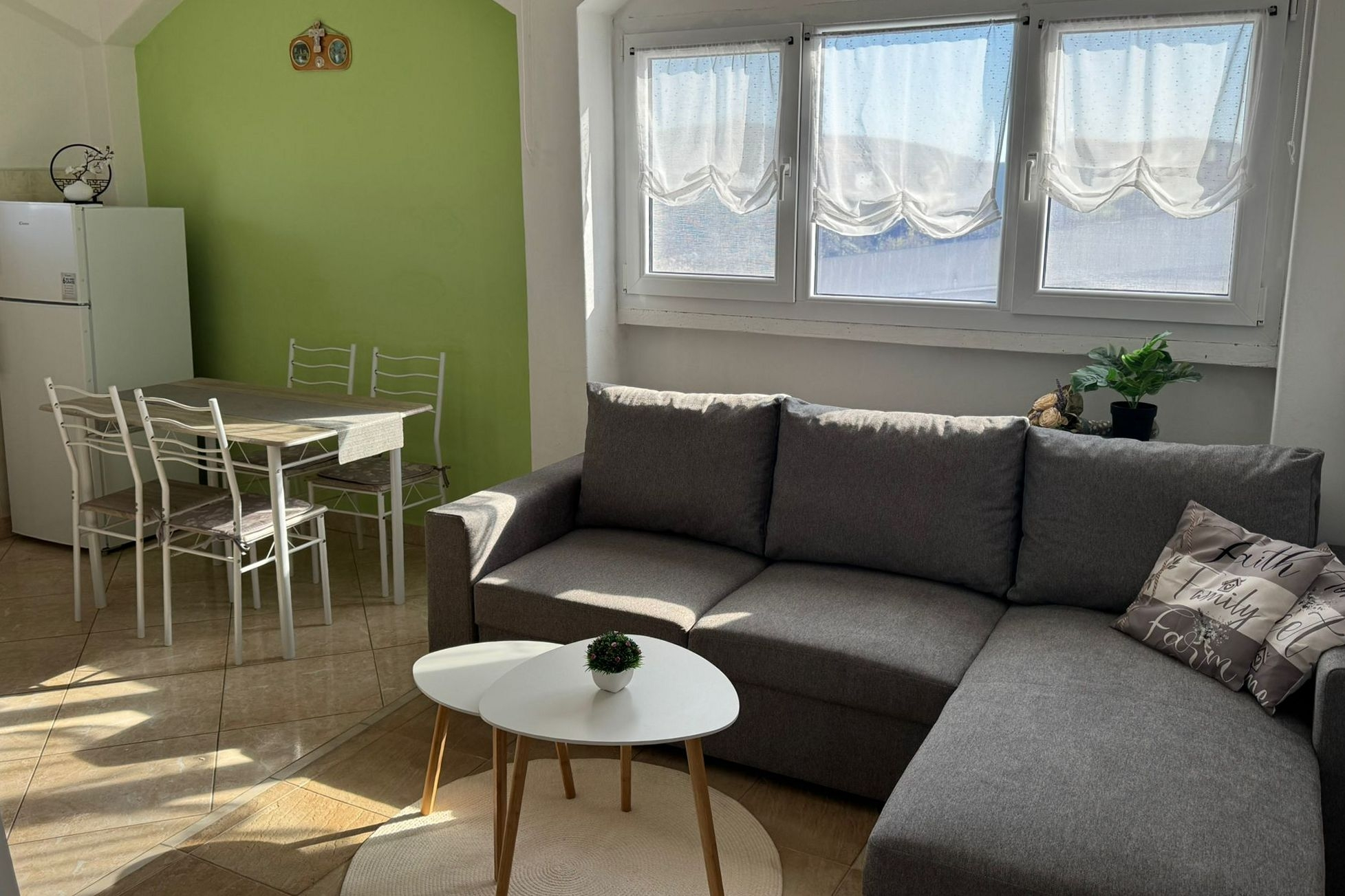 2-Zimmer-Ferienwohnung mit Terrasse Pirovac, Sibenik A-25146-b