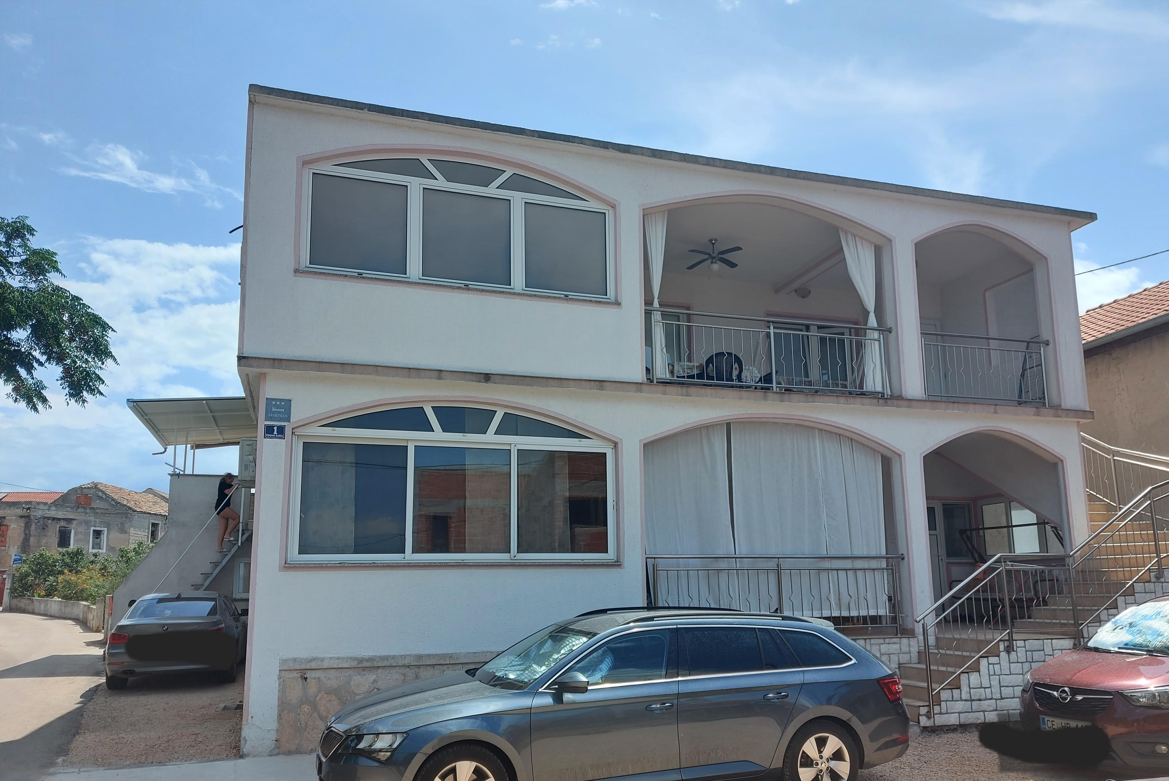 2-Zimmer-Ferienwohnung mit Terrasse Pirovac, Sibenik A-25146-b