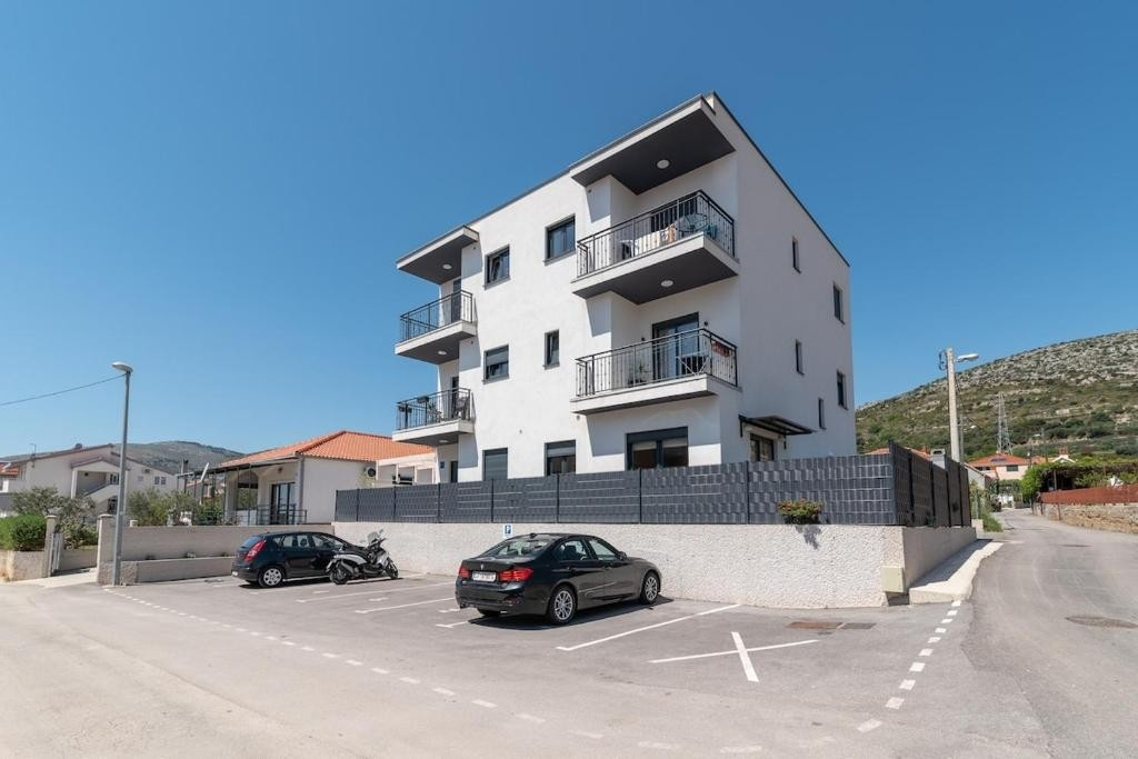 2-Zimmer-Ferienwohnung mit Balkon Trogir A-25137-a