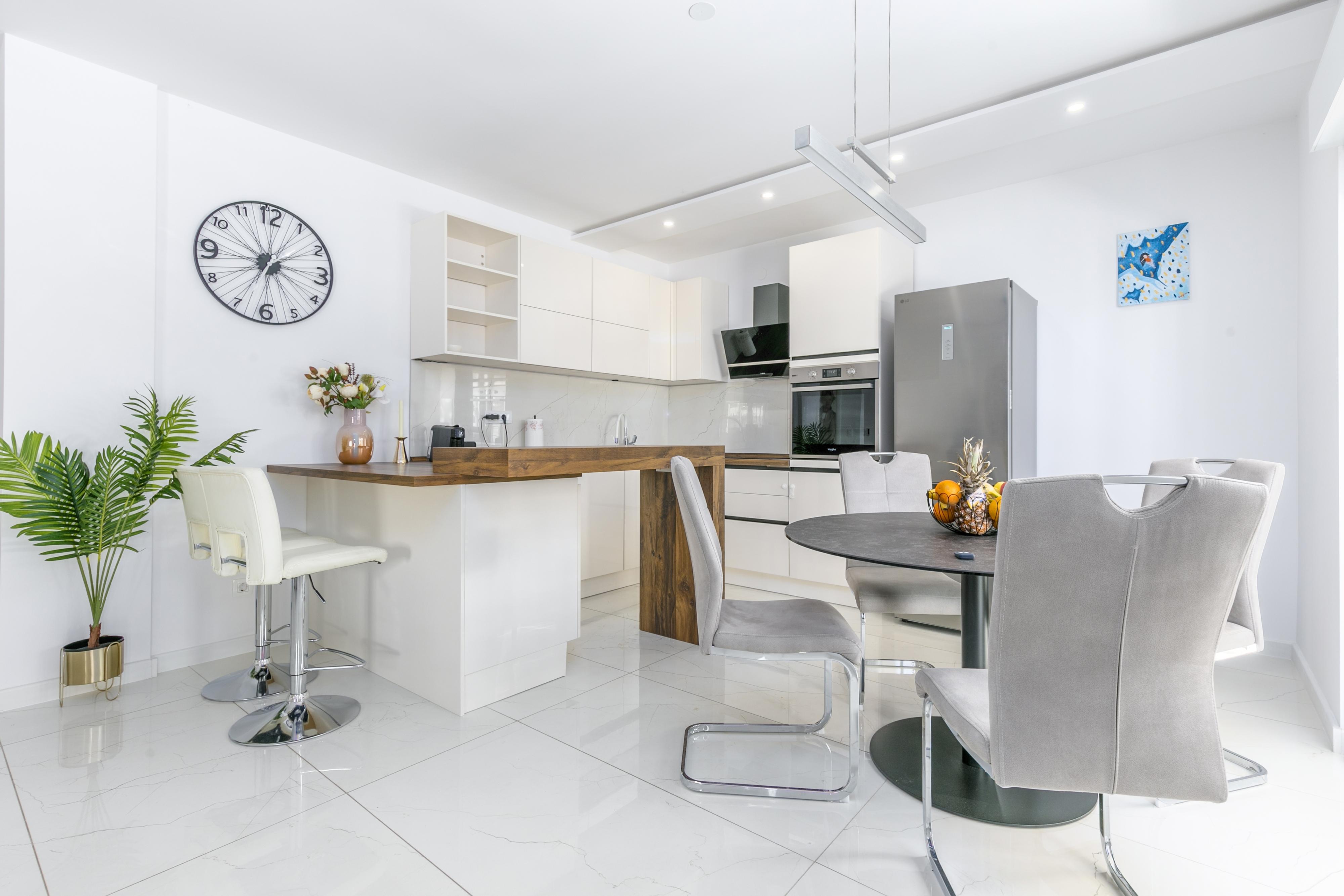 2-Zimmer-Ferienwohnung am Strand Podstrana, Split A-25140-a