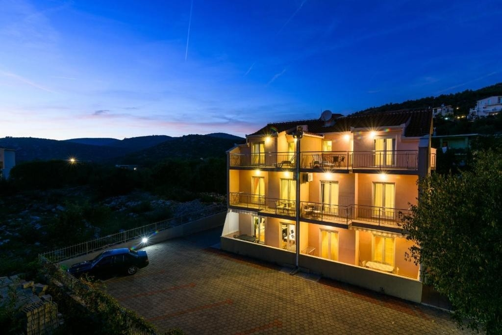 1-Zimmer-Ferienwohnung mit Balkon Marina, Trogir A-25135-b