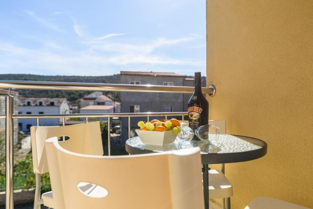 1-Zimmer-Ferienwohnung mit Balkon Marina, Trogir A-25135-c