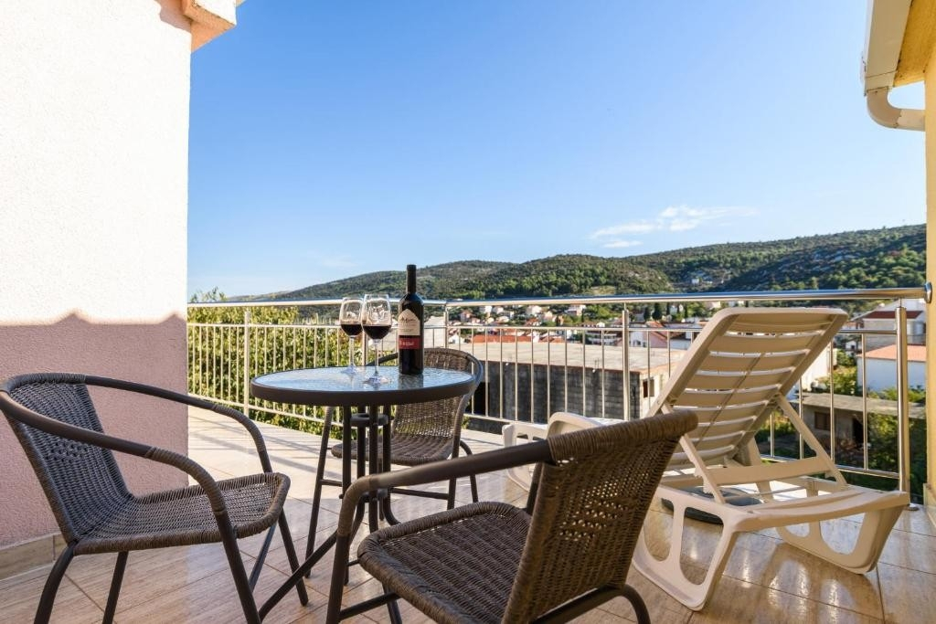 1-Zimmer-Ferienwohnung mit Terrasse Marina, Trogir A-25135-g