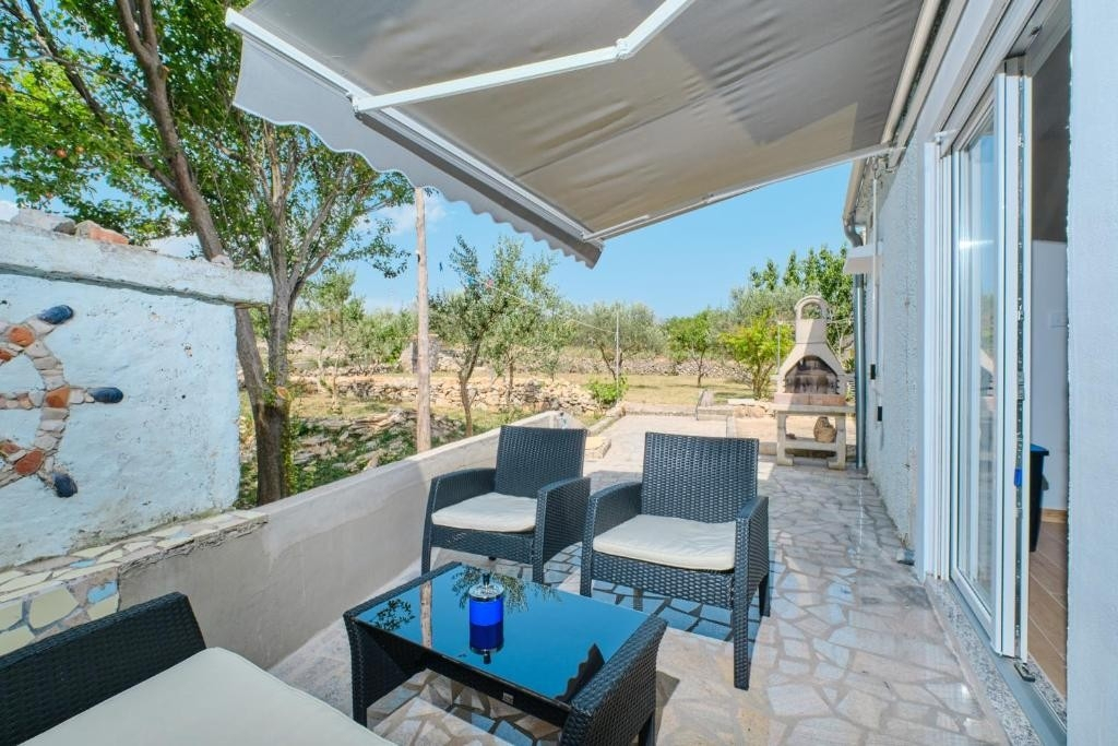 2-Zimmer-Haus mit Terrasse Stivan, Cres K-25073