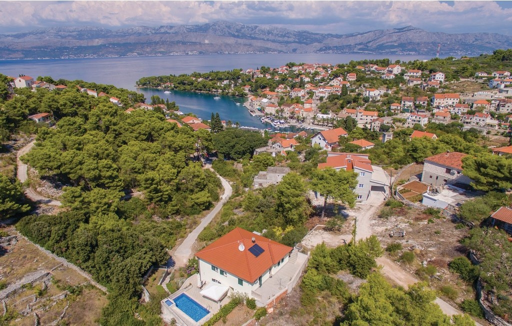 Komfortables Haus mit Terrasse und Meerblick Splitska, Brac K-25269
