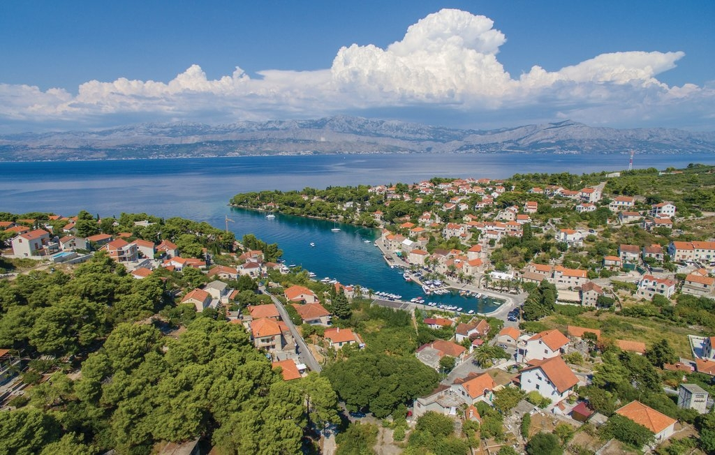 Komfortables Haus mit Terrasse und Meerblick Splitska, Brac K-25269