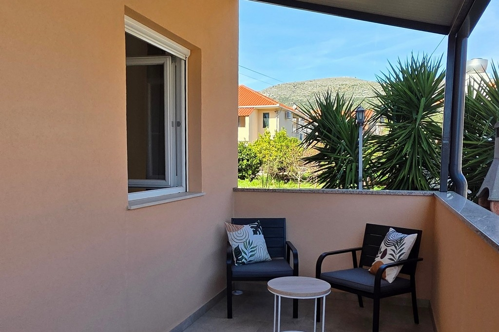 1-Zimmer-Ferienwohnung mit Terrasse Trogir A-25305-d