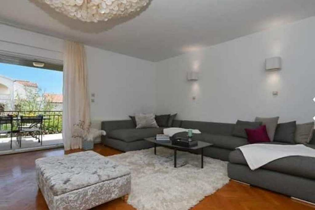 Komfortables Haus mit Terrasse und Meerblick Mavarstica, Ciovo K-25200