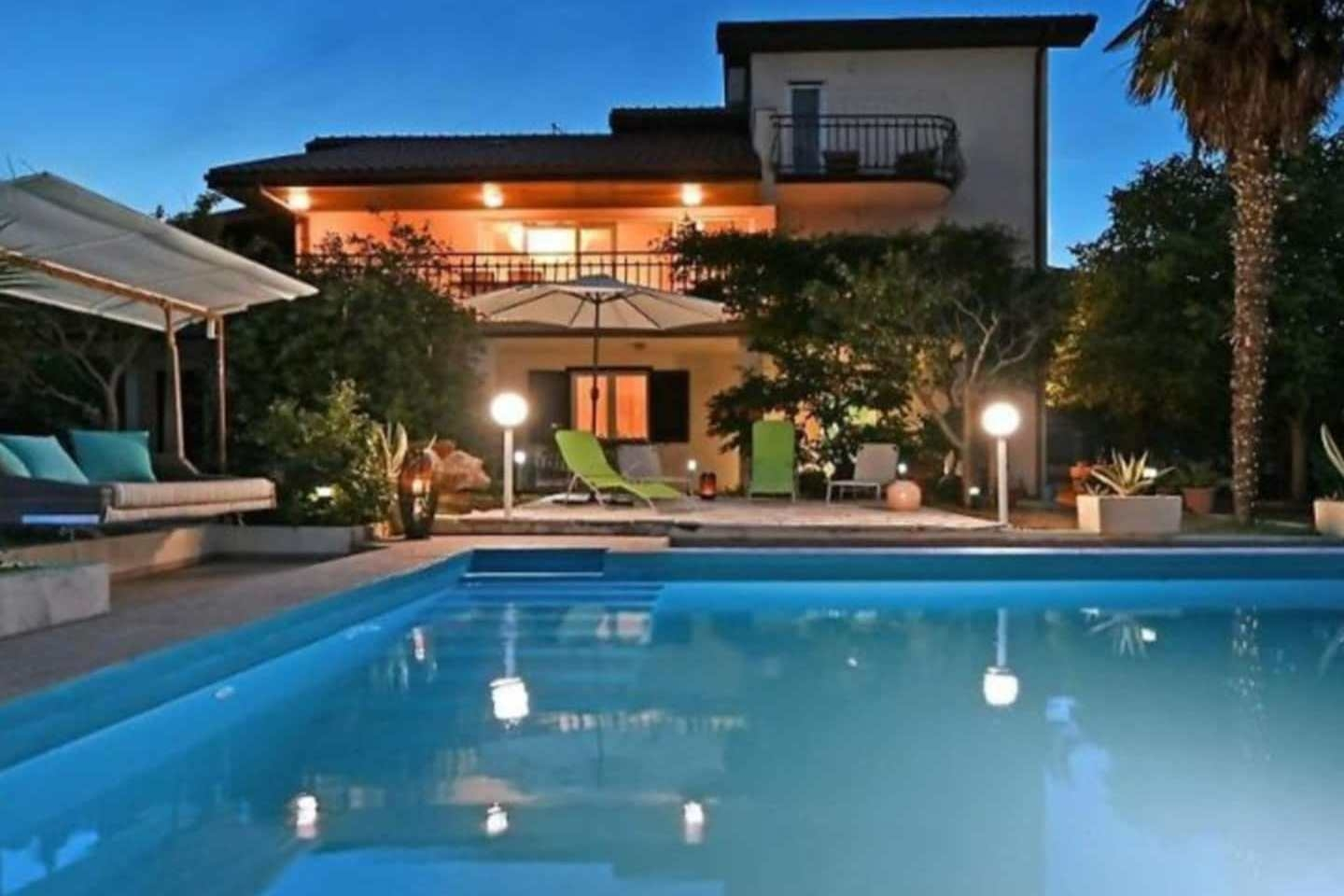 Komfortables Haus mit Terrasse und Meerblick Mavarstica, Ciovo K-25200