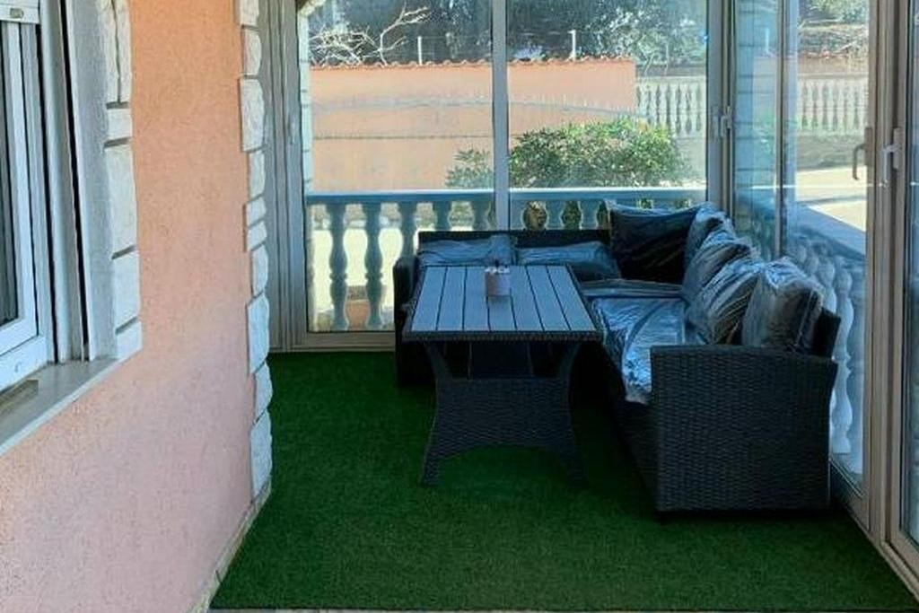 2-Zimmer-Ferienwohnung mit Terrasse Pirovac, Sibenik A-25316-a