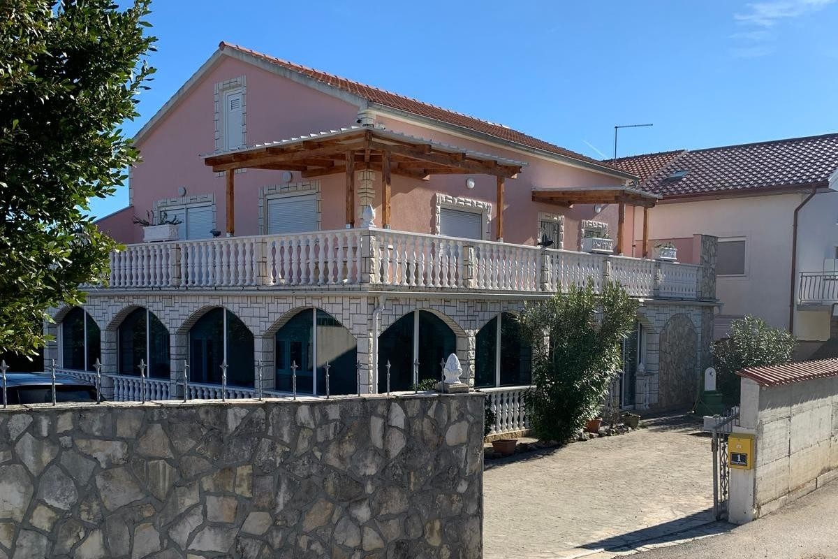 2-Zimmer-Ferienwohnung mit Terrasse Pirovac, Sibenik A-25316-a